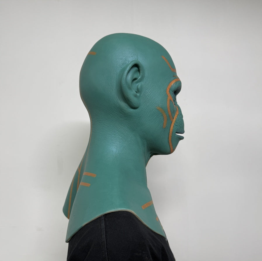 Máscara tribal alienígena de cabeza completa – Máscara futurista para cosplay de Halloween y atrezzo de cine