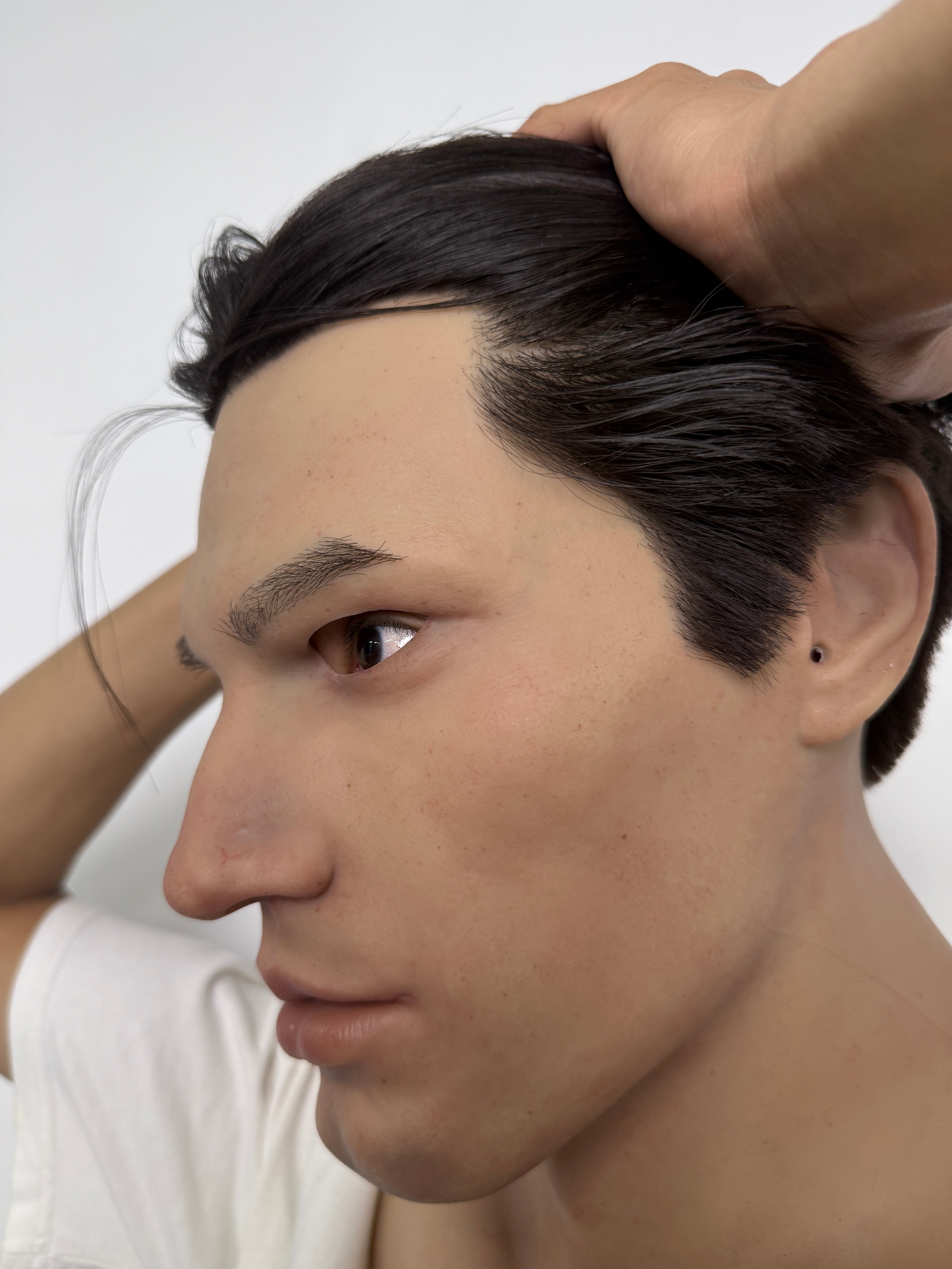 Máscara de silicona ultrarrealista de cabeza completa de hombre asiático joven – Máscara de disfraz de cosplay color piel natural con pelo